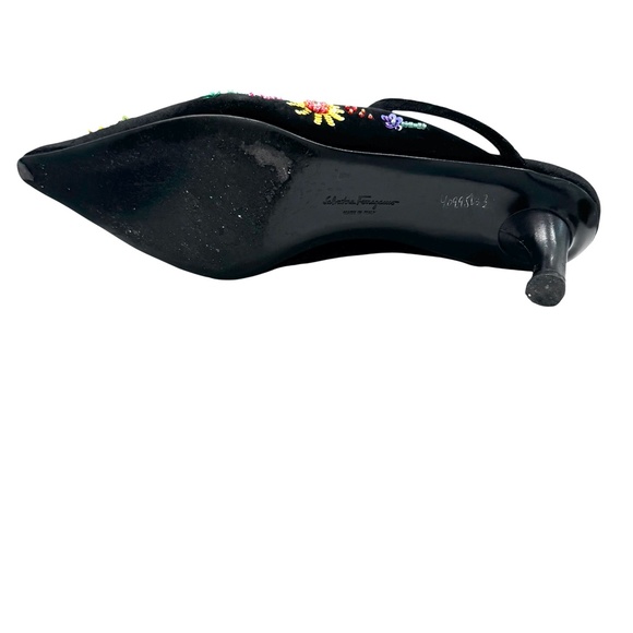 FERRAGAMO BLACK VELVET W MULTICOLOR FLORAL BEADED DESIGN KITTEN HEEL MULE - Picture 4 of 16